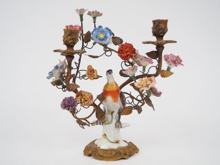 Candélabre XIXème en porcelaine polychrome de Saxe, émail et métal dor