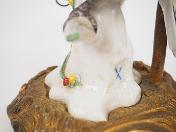 Candélabre XIXème en porcelaine polychrome de Saxe, émail et métal dor