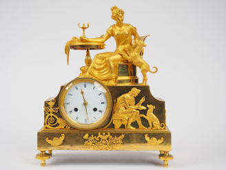 Vente aux enchères Pendule Directoire en bronze ciselé et doré. 'Allégorie de la fidélité