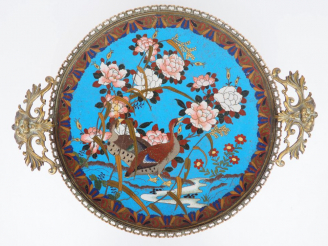 Vente aux enchères Coupe en émaux polychrome cloisonné à décor de canard et de pivoines, 