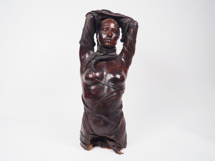 Bruno BARATIER. 'Buste de jeune femme'. Sculpture en platre gainée de 