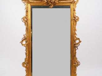 Vente aux enchères Glace de cheminée Napoléon III de style Louis XV en stuc doré, à décor