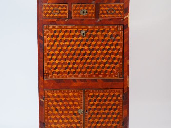 Secrétaire Louis XVI en marqueterie, à décor de cubes, ouvrant à un ab