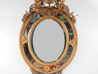 Vente aux enchères Grand miroir médaillon Napoléon III de style Louis XVI en bois et stuc