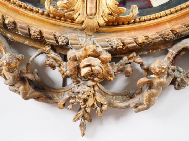 Grand miroir médaillon Napoléon III de style Louis XVI en bois et stuc