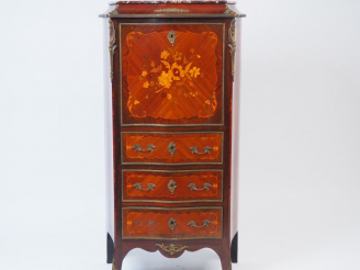 Vente aux enchères Secrétaire à abattant Napoléon III de style Luis XV en marqueterie, à 