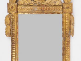 Vente aux enchères Miroir Louis XVI en bois doré à décor de frises, de rinceaux et de feu