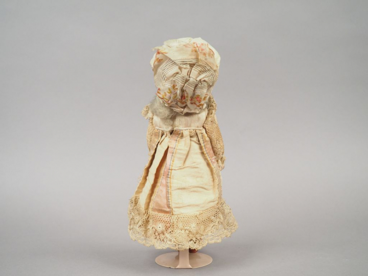 Petite poupée française 1900 marquée DP Paris 2, yeux fixes bruns, bou