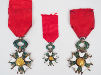 Vente aux enchères Lot de trois légions d’honneur Troisième République dont une réduction