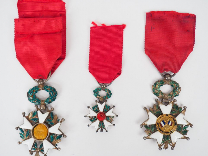 Lot de trois légions d’honneur Troisième République dont une réduction