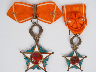 Vente aux enchères Lot de deux décorations du « OUISSAM ALAOUITE CHERIFIEN », une étoile 