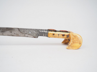 Vente aux enchères Très beau et grand Yatagan de 725 mm de long, belle lame courbe, tranc
