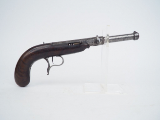Vente aux enchères Curieux et intéressant pistolet à percussion axiale en calibre 4,5 mm 