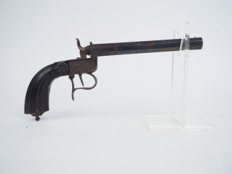 Vente aux enchères Joli pistolet mono coup de tir en calibre 6 mm Flobert à coffre, canon