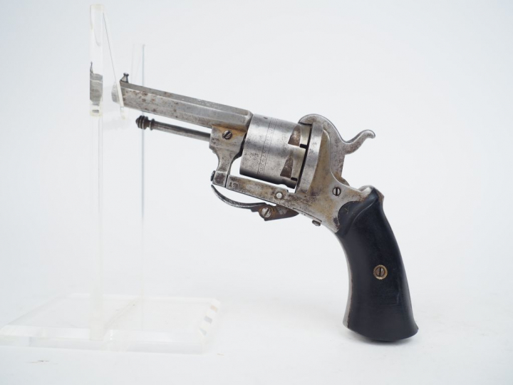 Revolver système Lefaucheux à broche calibre 7mm, canon octogonal, dét