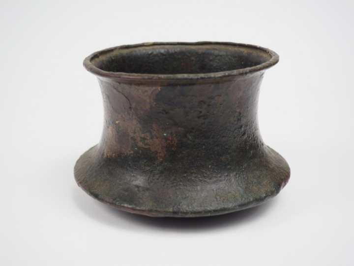 Coupe en bronze à panse concave. Iran, IIeme millénaire av. J.-C. H. :