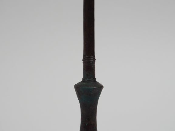 Support tubulaire en forme de flacon en bronze du Luristan. VIII-VIIe 