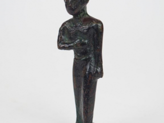 Vente aux enchères Statuette en bronze de la déesse Neith. Egypte. Basse Epoque (664-332 