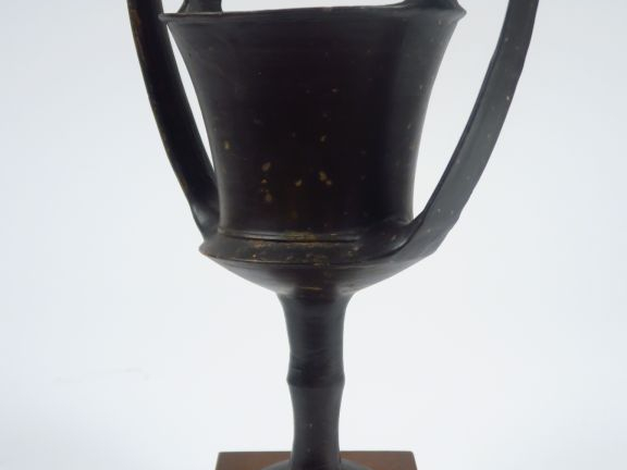 Canthare à vernis noir sur haut piédouche de type béotien (similaires 