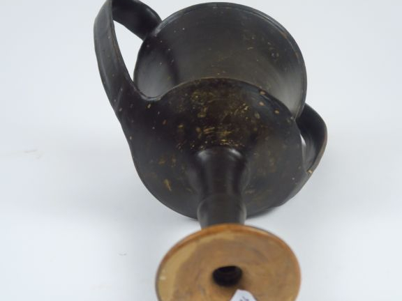 Canthare à vernis noir sur haut piédouche de type béotien (similaires 