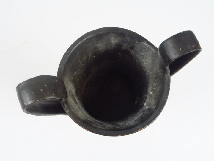 Canthare à vernis noir sur haut piédouche de type béotien (similaires 