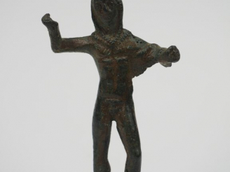 Vente aux enchères Statuette en bronze d’Hercule revêtu de la peau du lion de Némée. Péri