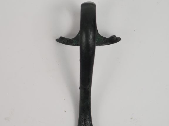 Anse en bronze avec une tête de méduse en applique. Période romaine. H