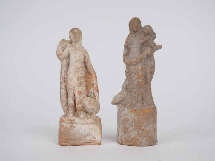 Deux figurines d’Aphrodite en terre cuite. Bassin Méditerranéen. Pério