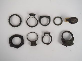 Vente aux enchères Neuf bagues/anneaux antiques en bronze.