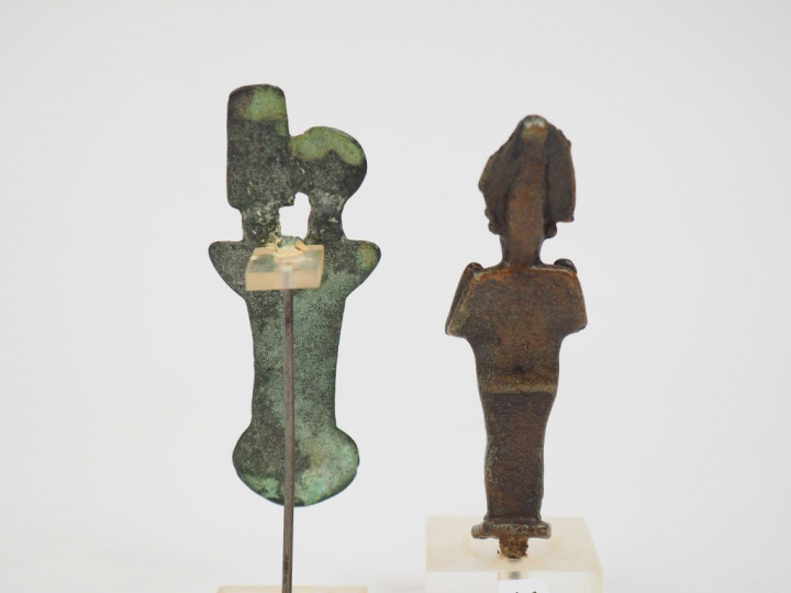 Deux statuettes en bronze dans le goût de l’Anatolie et de l’Egypte an