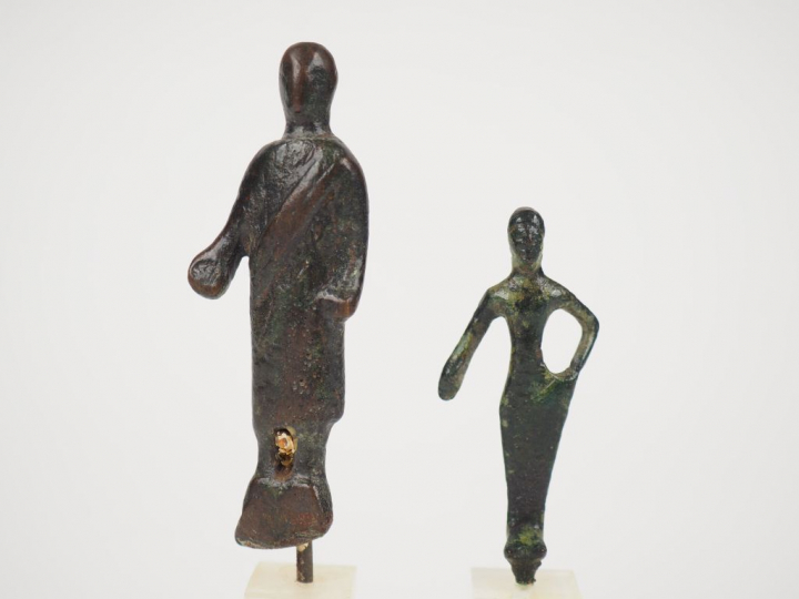 Lot de 9 statuettes en bronze dont idoles du Luristan, amulette égypti