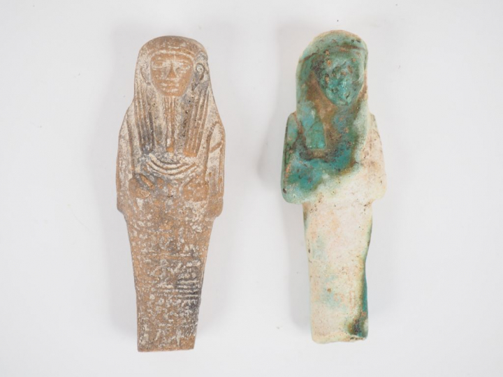 Lot de six objets égyptiens en bronze, fritte et terre cuite (Osiris, 