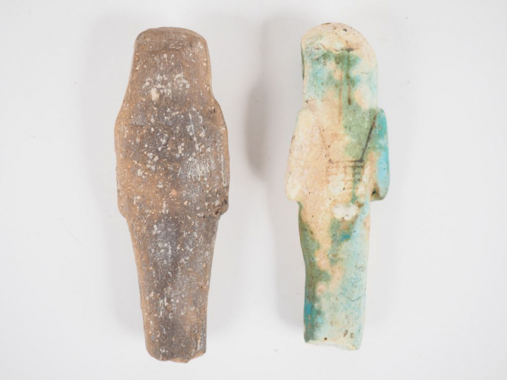 Lot de six objets égyptiens en bronze, fritte et terre cuite (Osiris, 