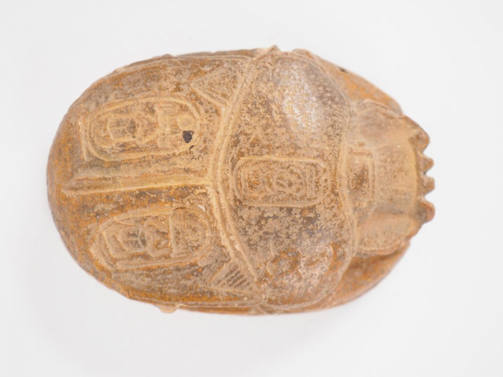 Lot d’objets en terre cuite et en bronze dans le goût de l’antique. Di