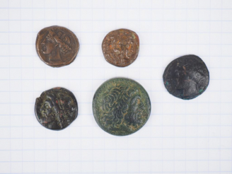 Vente aux enchères Lot de 5 monnaies grecques en bronze dont Carthage, Syracuse, Royaume 