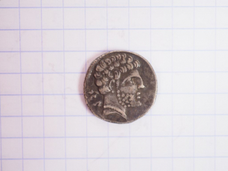 Vente aux enchères Celtibères. Osca. Drachme d’argent. 204-154 av. J.-C. A/ Tête barbue à