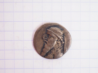Vente aux enchères Royaume parthe. Drachme d’argent de Mithridate II (c. 123-88 av. J.-C.