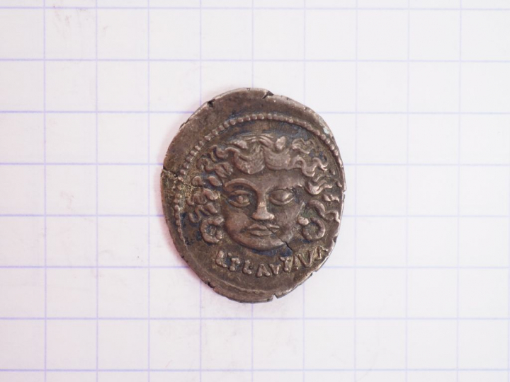 Licius Plautius Plancus. Denier d’argent. Rome.47 av. J.-C. A/ L. PLAV