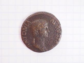 Vente aux enchères Antonia. Dupondius de bronze frappé à Rome en 41-45 apr. J.-C. A/ ANTO