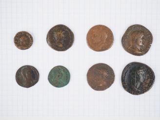 Vente aux enchères Lot de 8 monnaies romaines dont as de Tibère (consécration d’Auguste) 