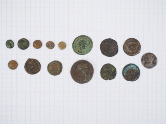 Vente aux enchères Lot de 15 monnaies antiques (dont Tenedos), médiévales et marocaines e