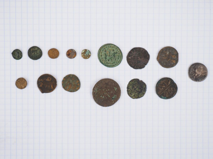 Lot de 15 monnaies antiques (dont Tenedos), médiévales et marocaines e