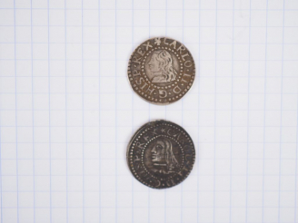 Vente aux enchères Lot de 2 monnaies:  Barcelone. Charles II d’Espagne. 1 real. Argent. 1