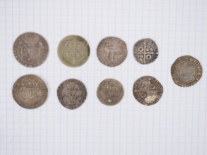 Lot de 9 monnaies espagnoles en argent (dont Alphonse IV et Charles II