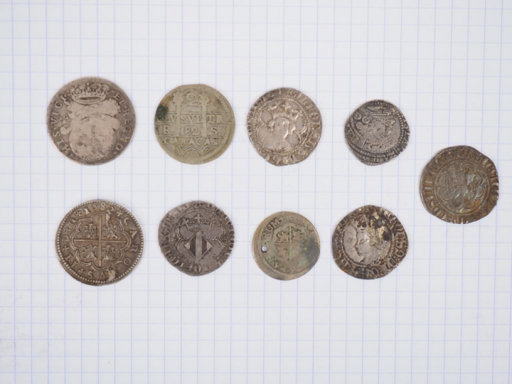 Lot de 9 monnaies espagnoles en argent (dont Alphonse IV et Charles II