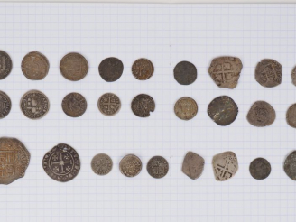 Vente aux enchères Lot de 33 monnaies principalement espagnoles. Argent, Moyen Age et pér