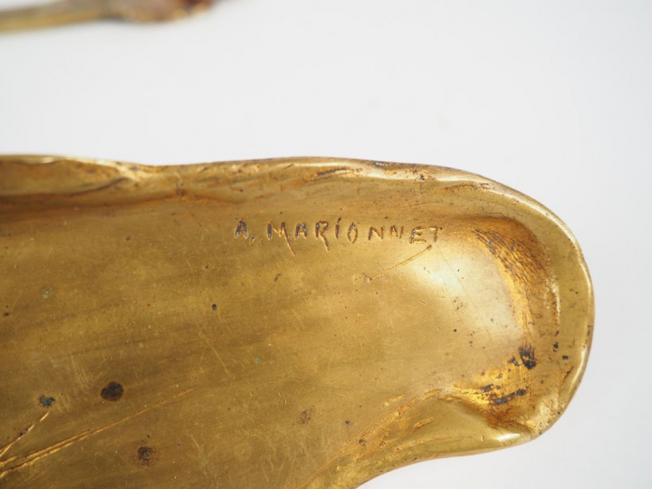 A. MARIONNET Deux vides poches Art Nouveau en bronze.  Signés. 30 x 8 