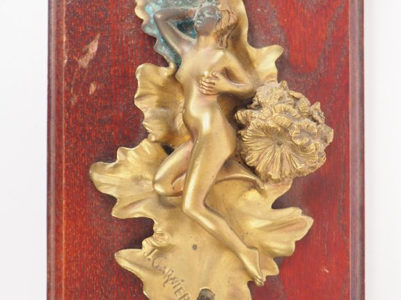J. GARNIER "Allégorie de Flore"  Sujet en bronze. Signé. 17,5 x 10 cm