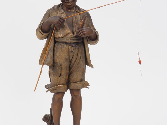 GOLDSCHEIDER "Le pêcheur" Sujet en stuc polychrome.  Signé. H. 58 cm (