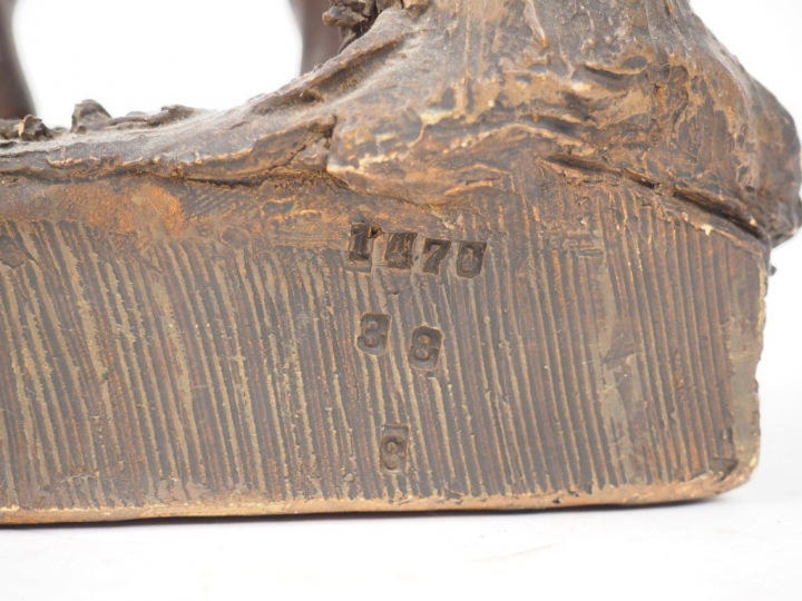 GOLDSCHEIDER "Le pêcheur" Sujet en stuc polychrome.  Signé. H. 58 cm (